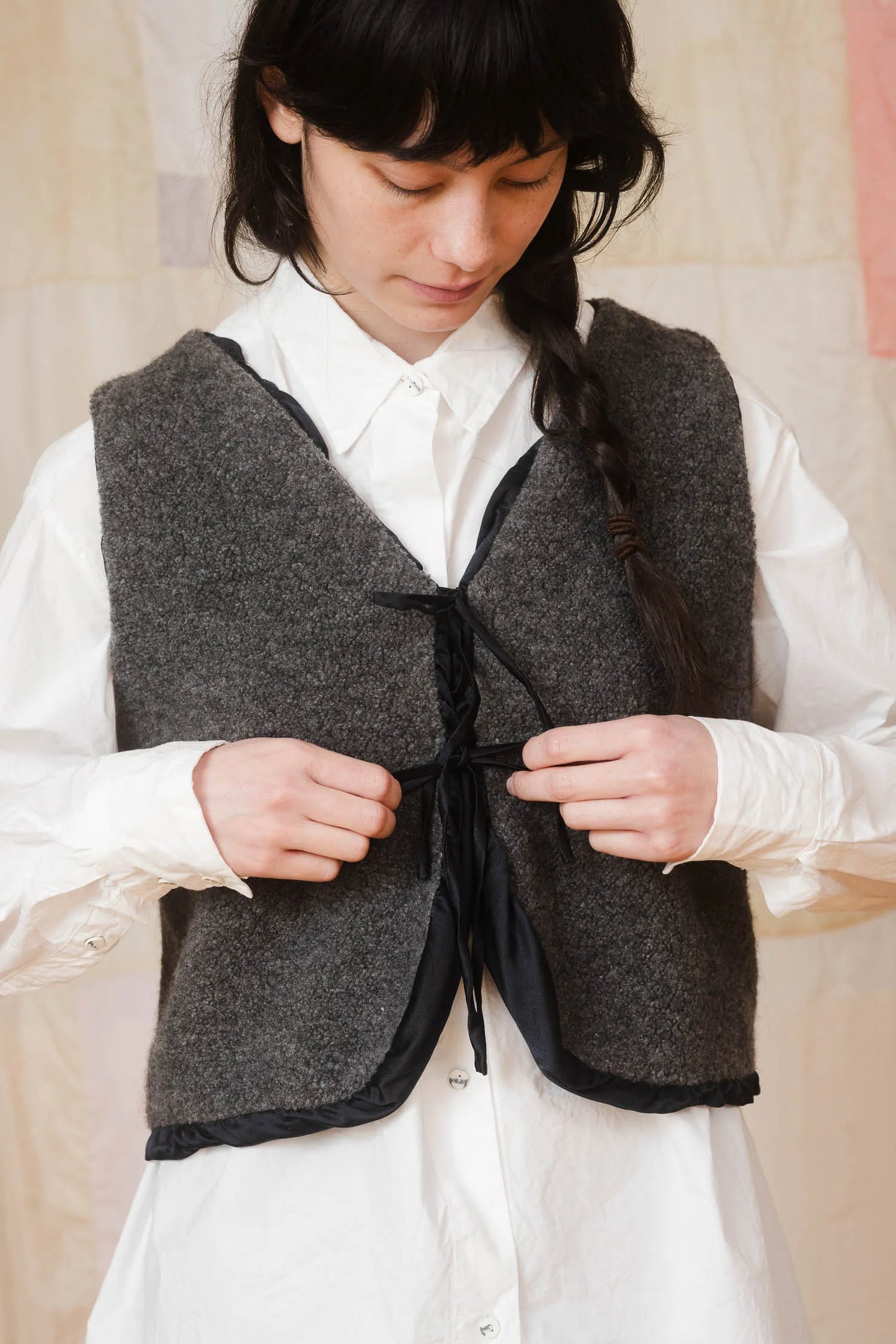 Sula Fluffy Vest With Silk Lining and Ties - Grey