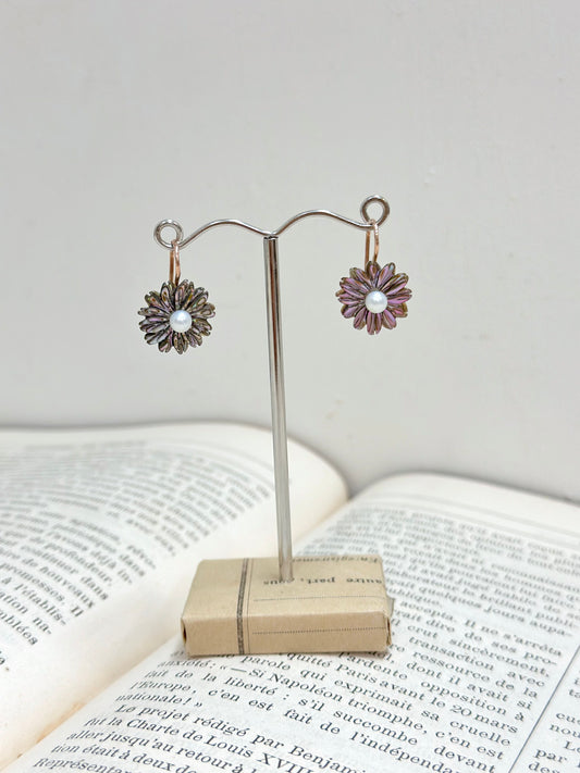 Italian Small Grey Mother of Pearl Daisy Earrings