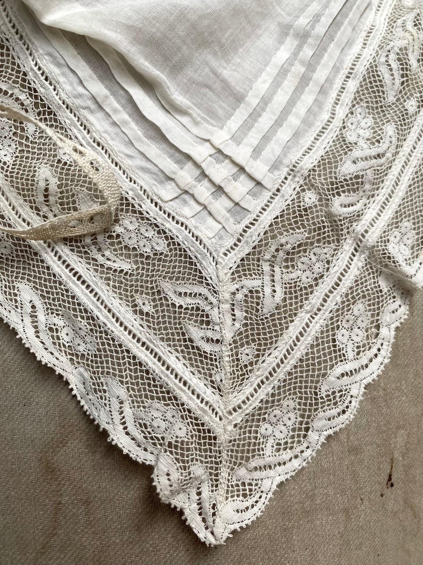 Antique French 1880s Flanders Lace Collar