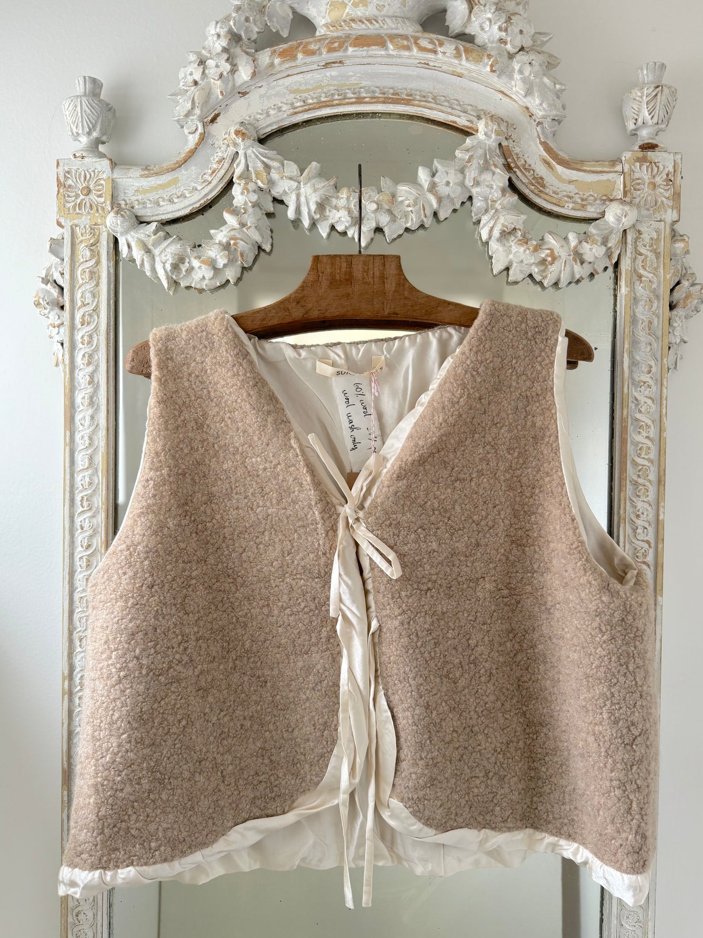 Sula Fluffy Vest With Silk Lining and Ties - Beige