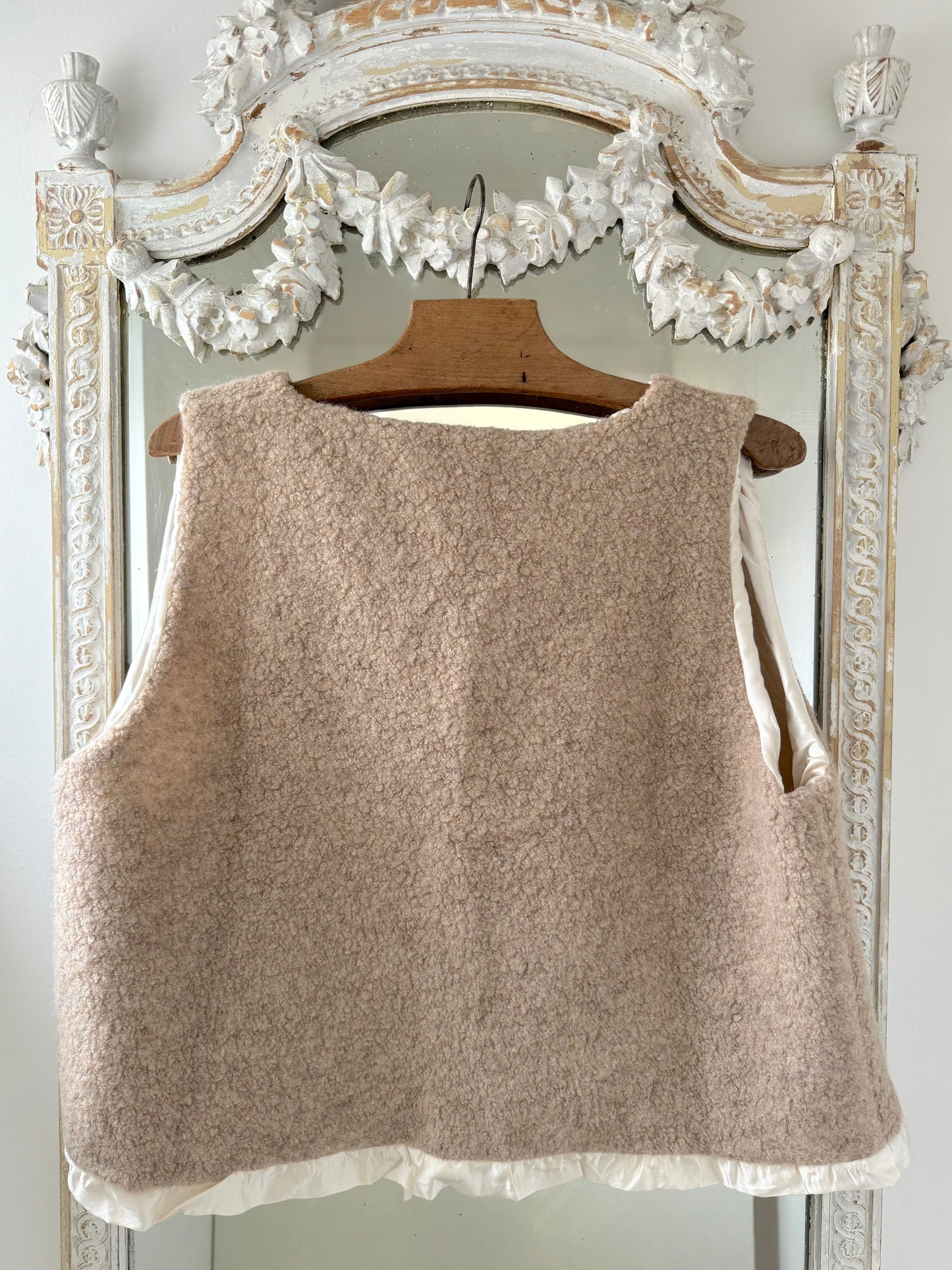 Sula Fluffy Vest With Silk Lining and Ties - Beige