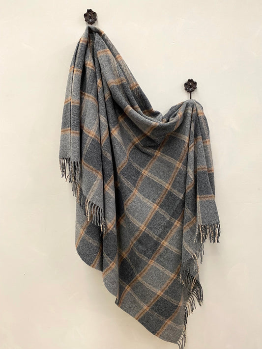 Mantas Ezcaray Grey & Tan Plaid Shetland Wool Blanket