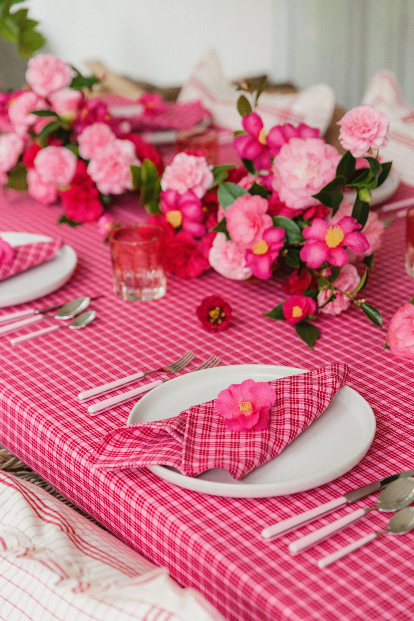 Heather Taylor Home 'Katherine Plaid - Valentine' Linen Tablecloth