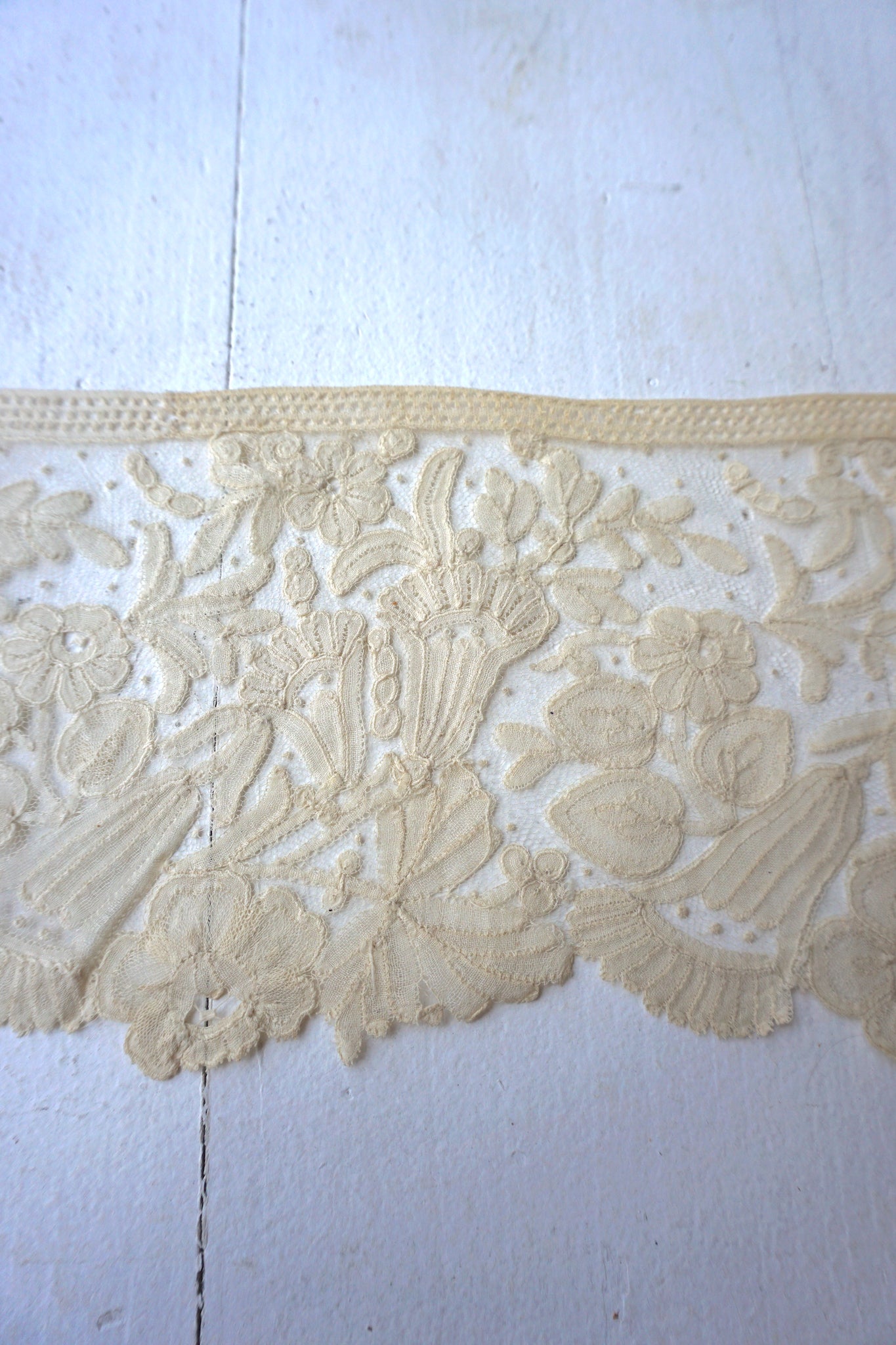 Antique Extra Wide Point Gaze Belgian Lace