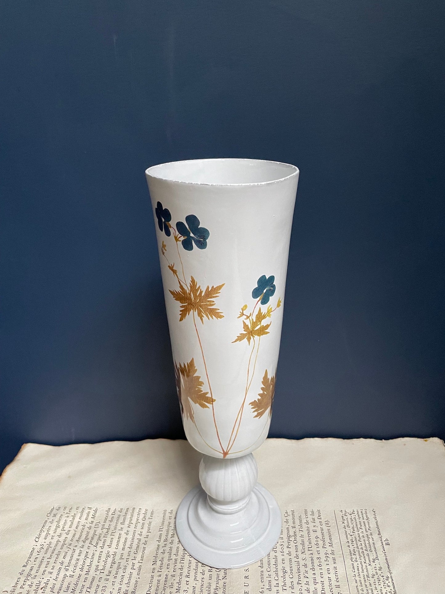 Astier de Villatte John Derian Bleu Geranium Vase