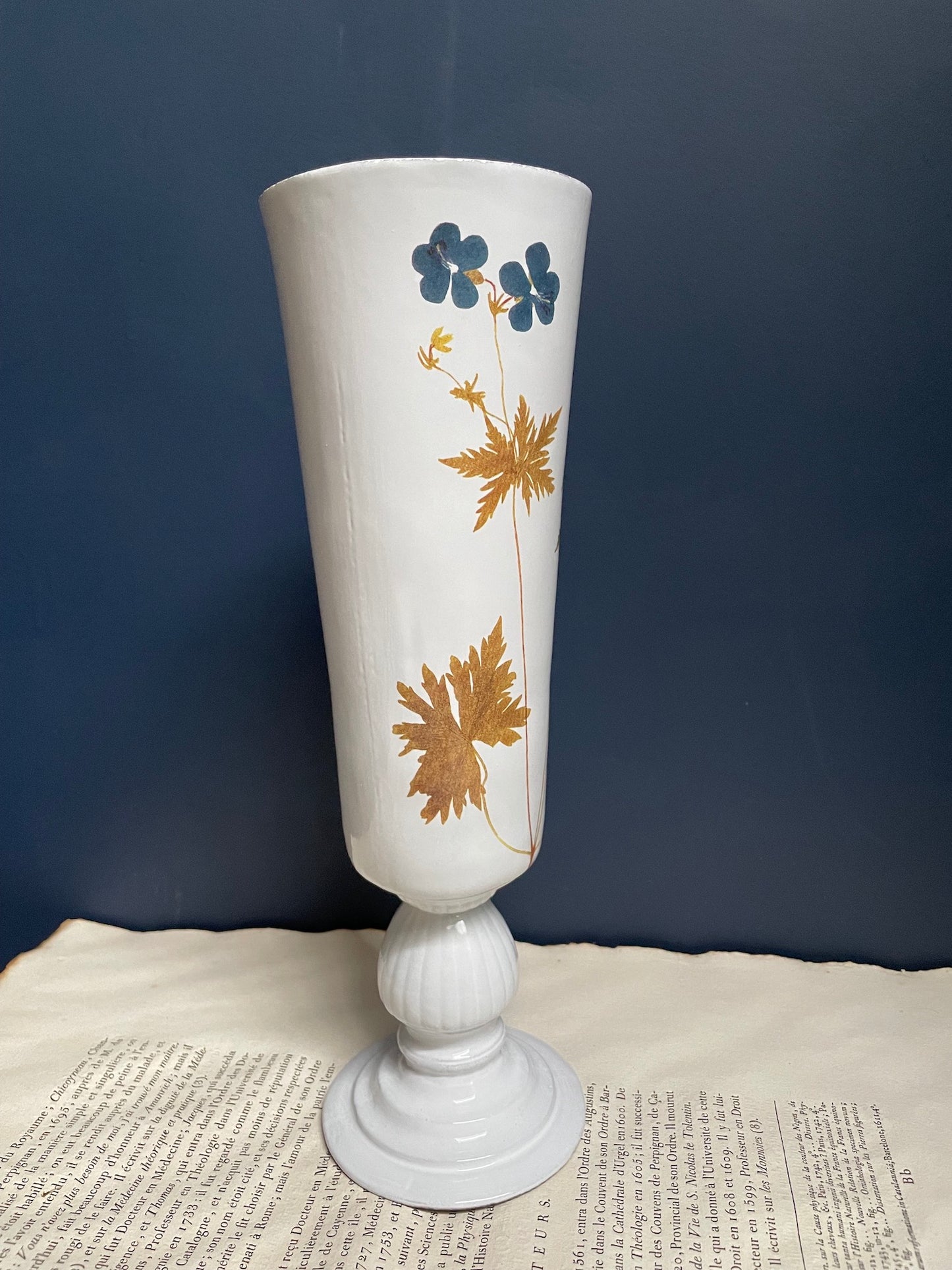 Astier de Villatte John Derian Bleu Geranium Vase