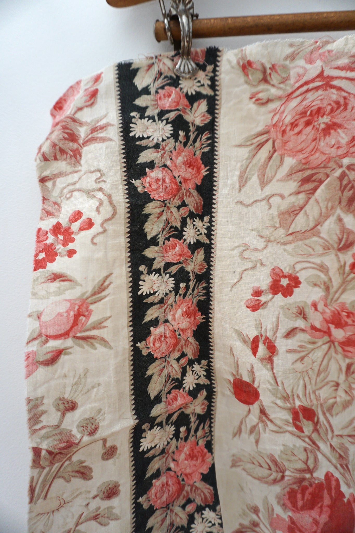 Antique French Rose & Daisy Printed Cotton