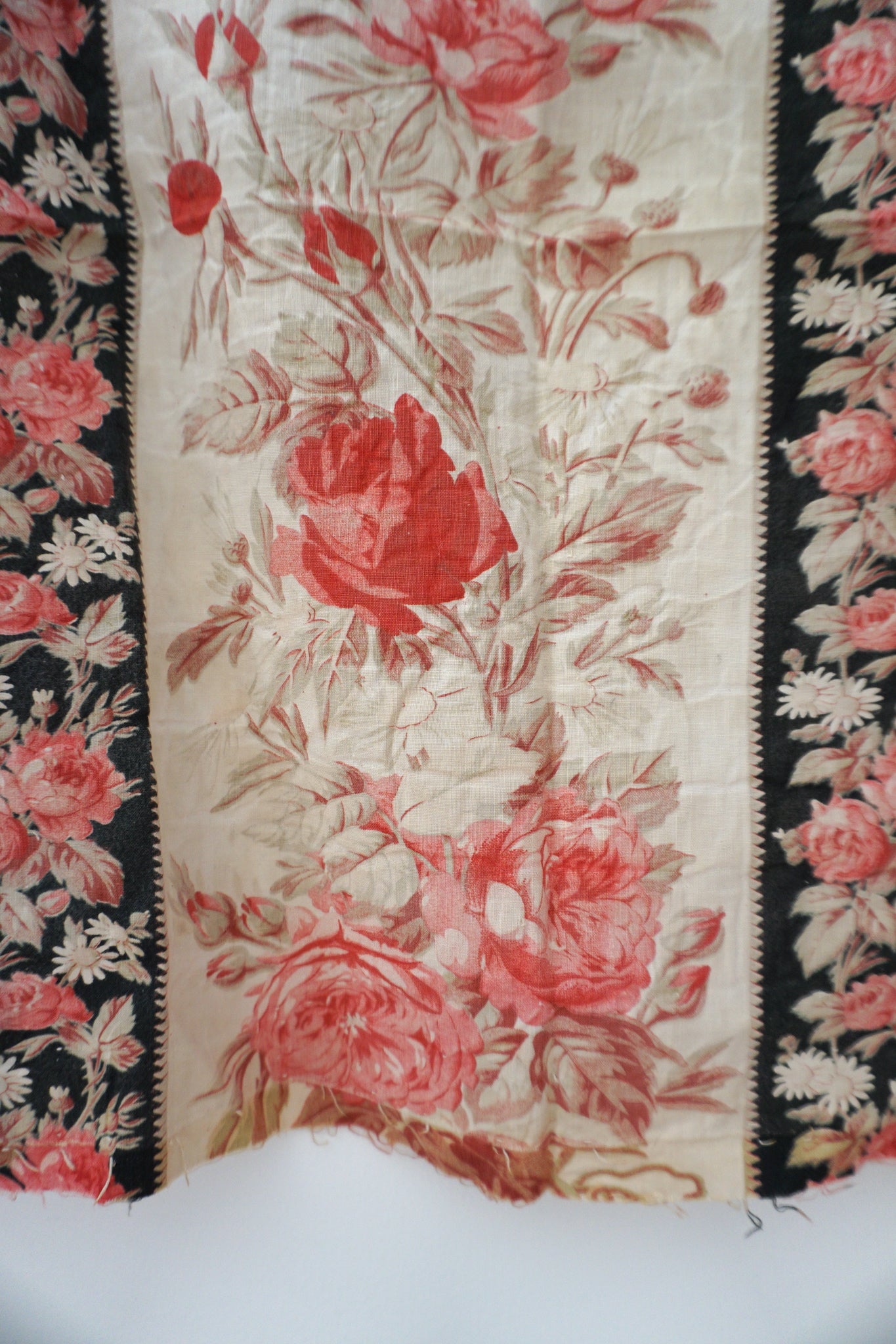 Antique French Rose & Daisy Printed Cotton