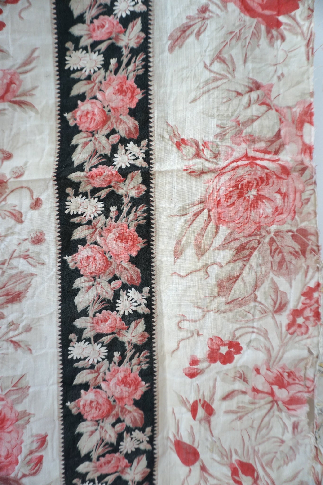 Antique French Rose & Daisy Printed Cotton