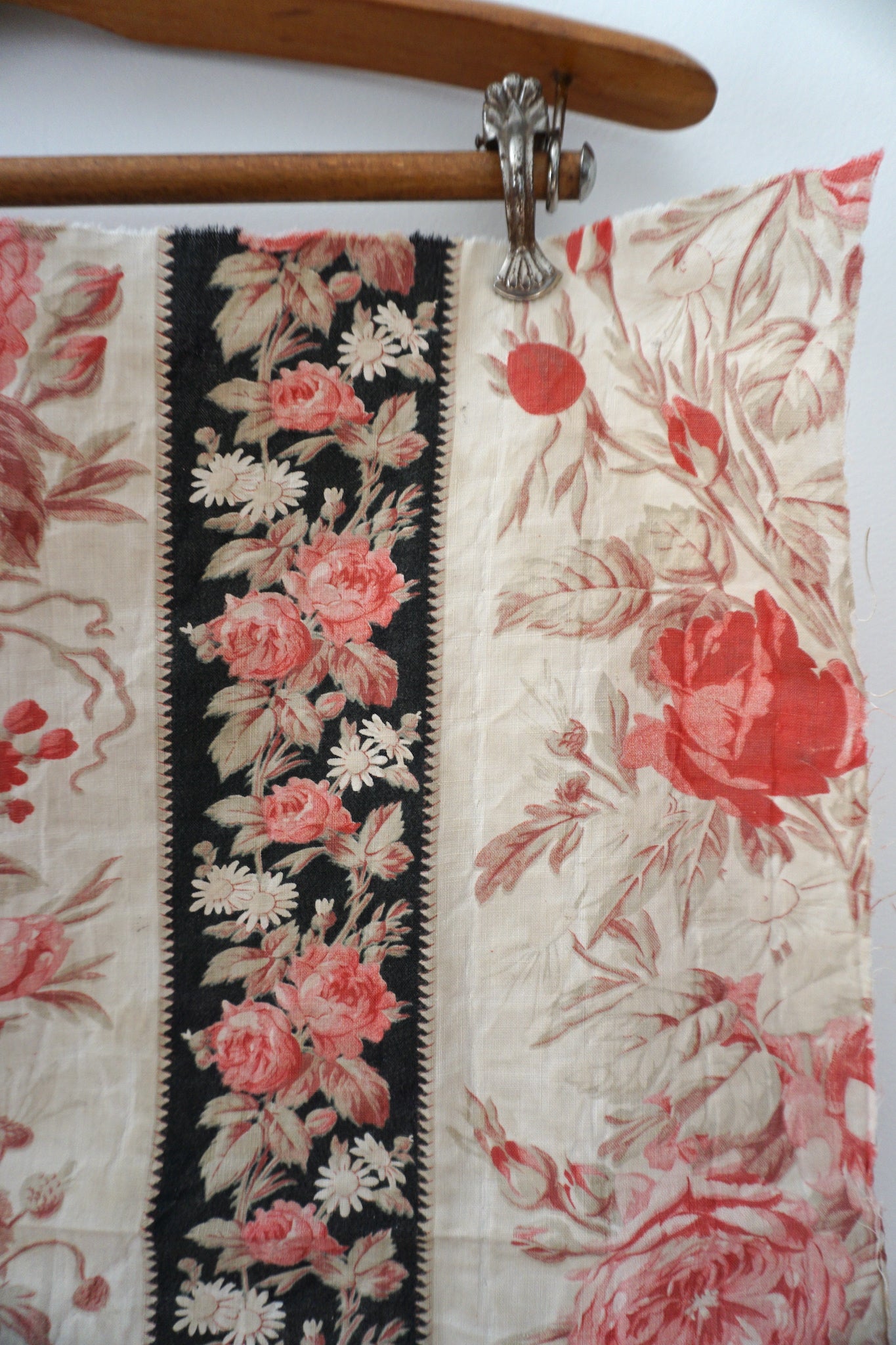 Antique French Rose & Daisy Printed Cotton