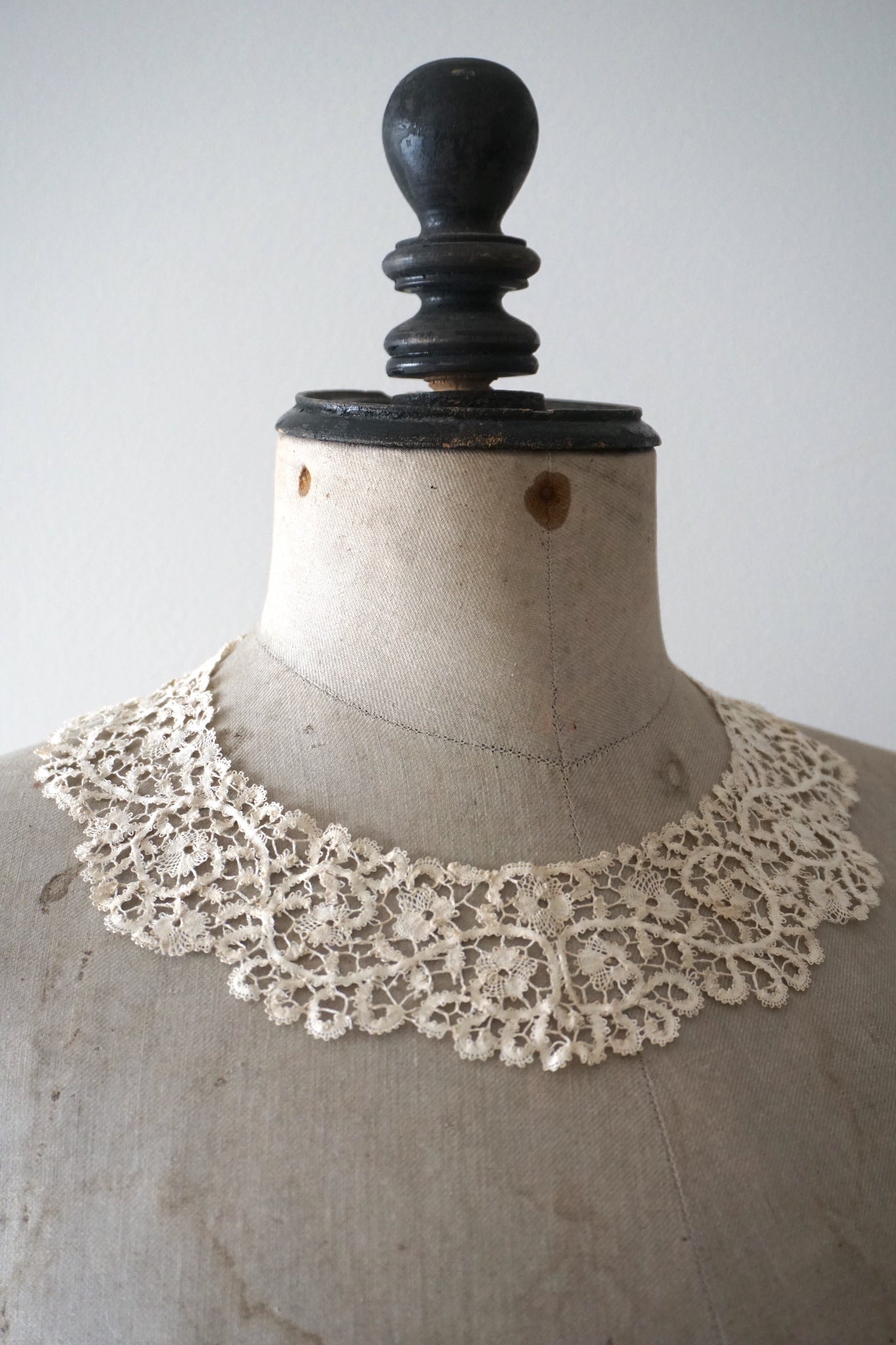 Antique Belgian Bobbin Lace Collar