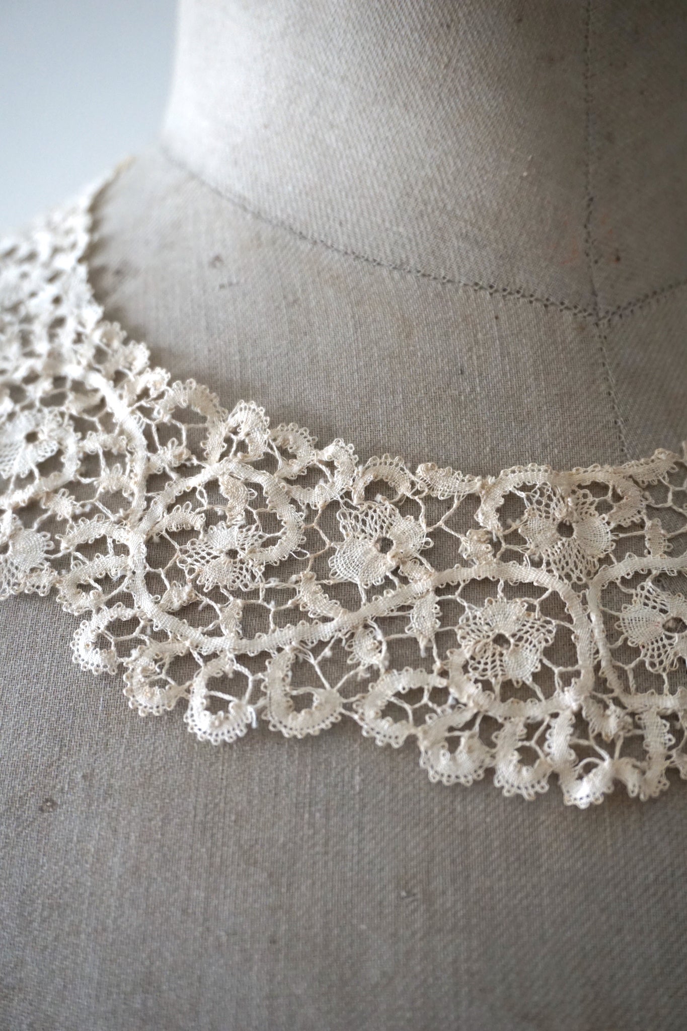 Antique Belgian Bobbin Lace Collar