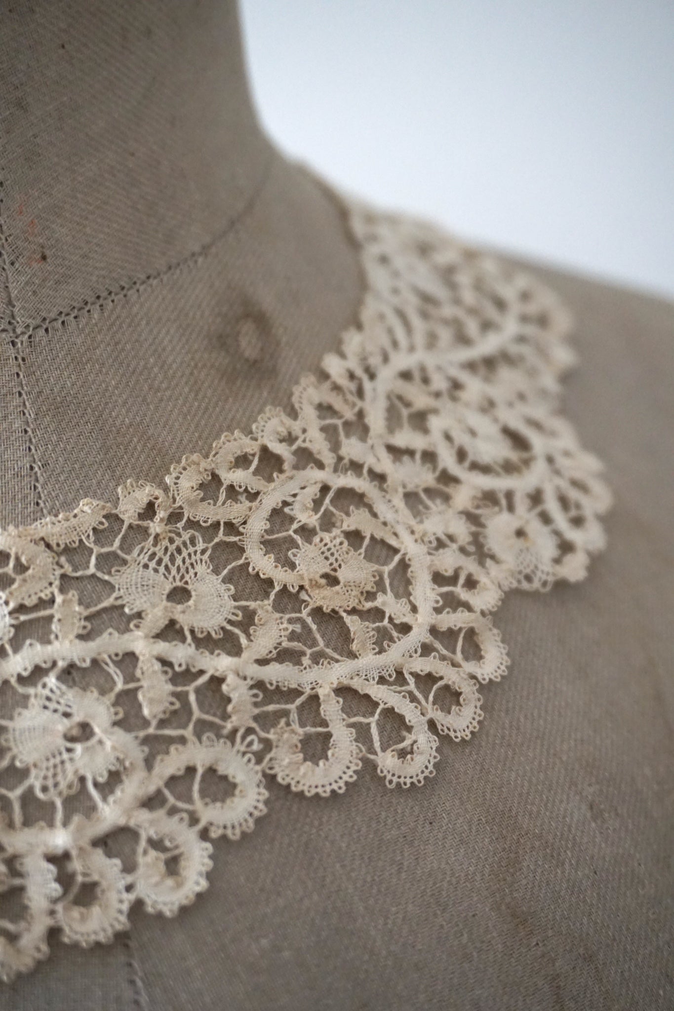 Antique Belgian Bobbin Lace Collar