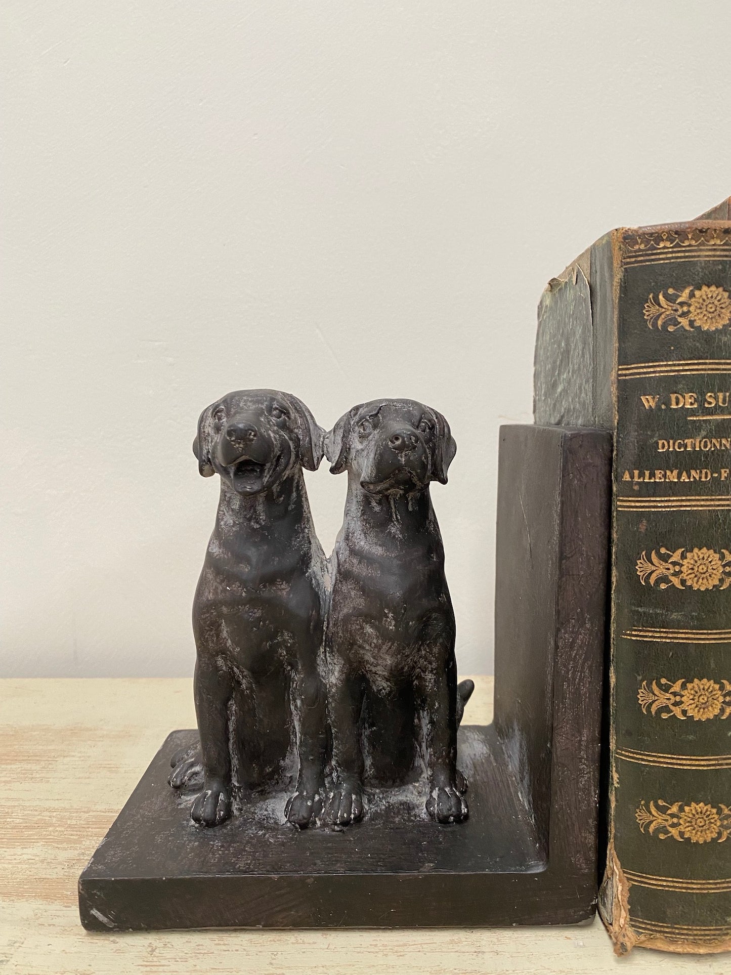 Friendly Dog Bookends