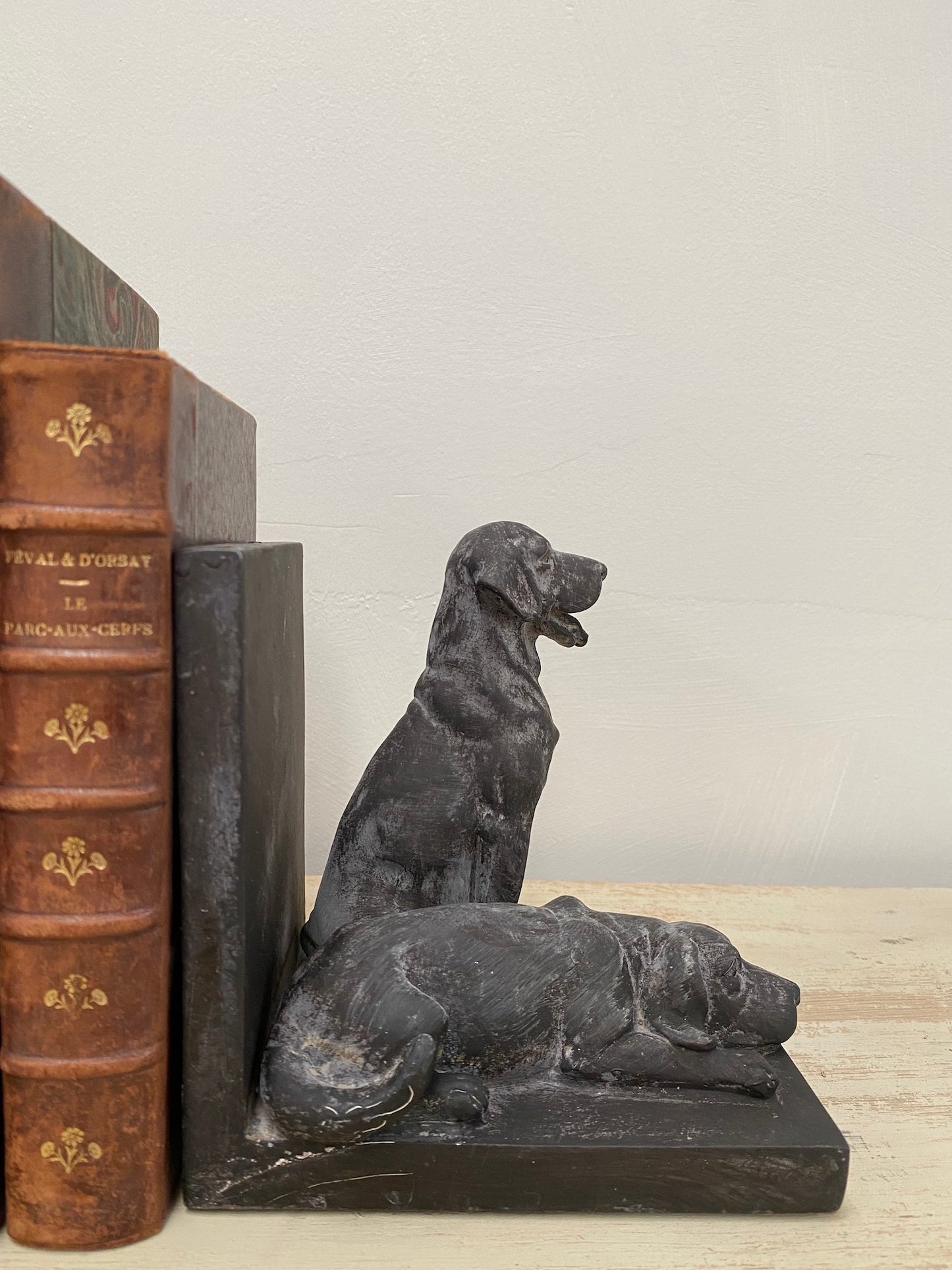 Friendly Dog Bookends