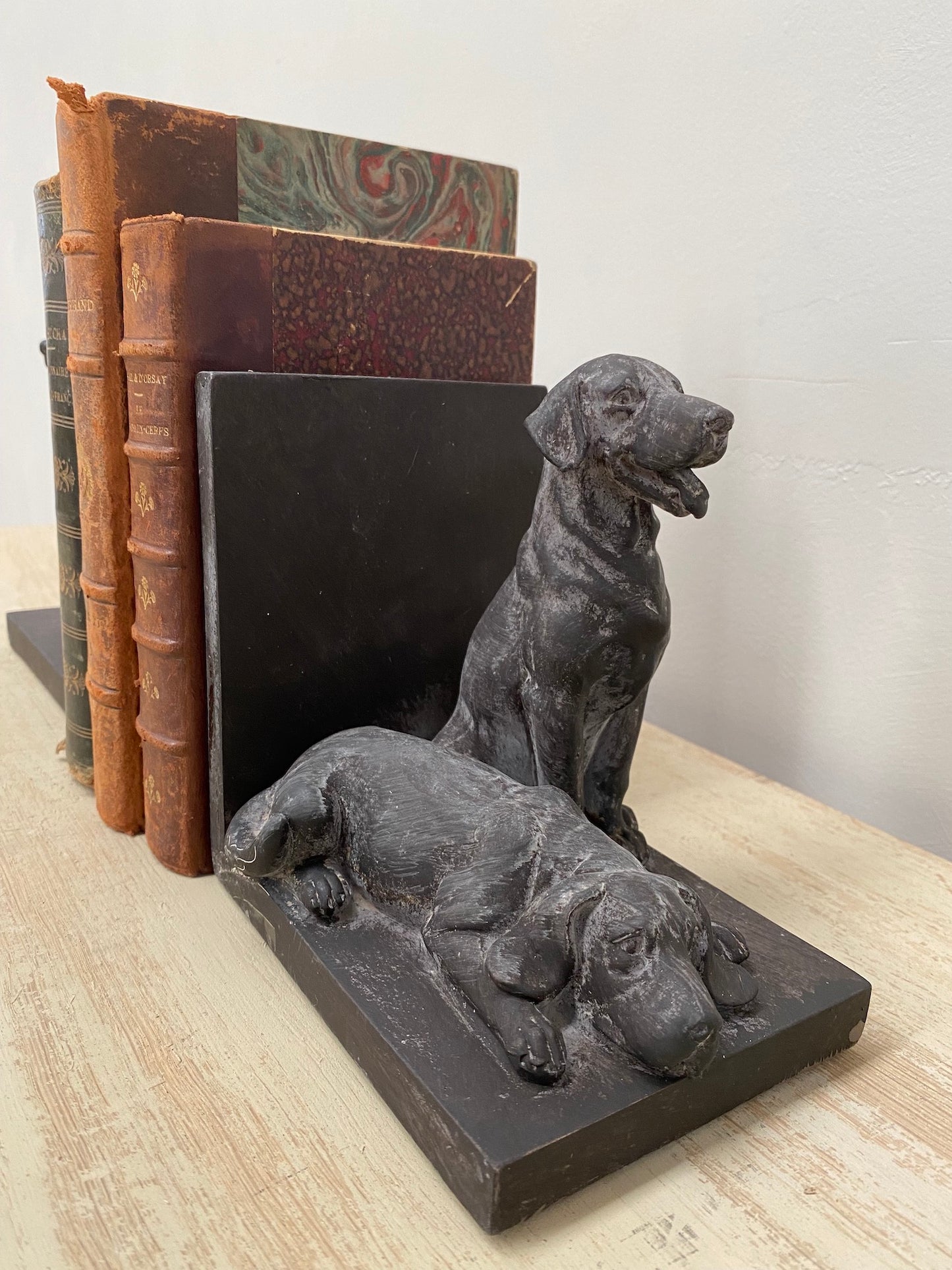 Friendly Dog Bookends