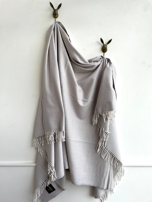 Mantas Ezcaray Oyster Herringbone Blanket