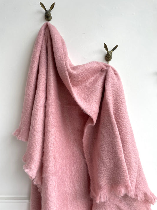 Mantas Ezcaray Pink Mohair Blanket